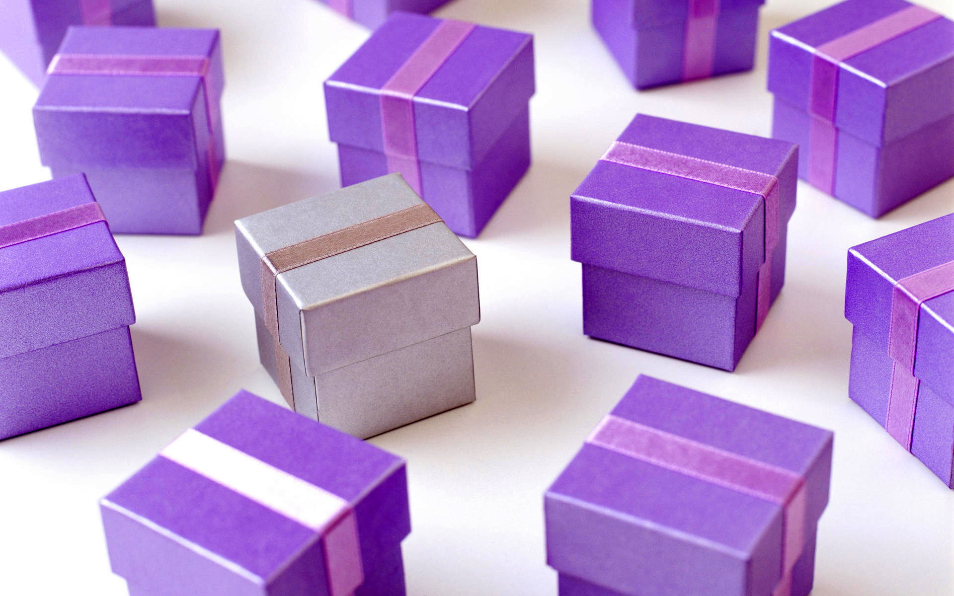 Обои цвет, подарки, фиолетовый, праздник, лиловый, сиреневый, коробки, color, gifts, purple, holiday, lilac, box разрешение 1920x1200 Загрузить
