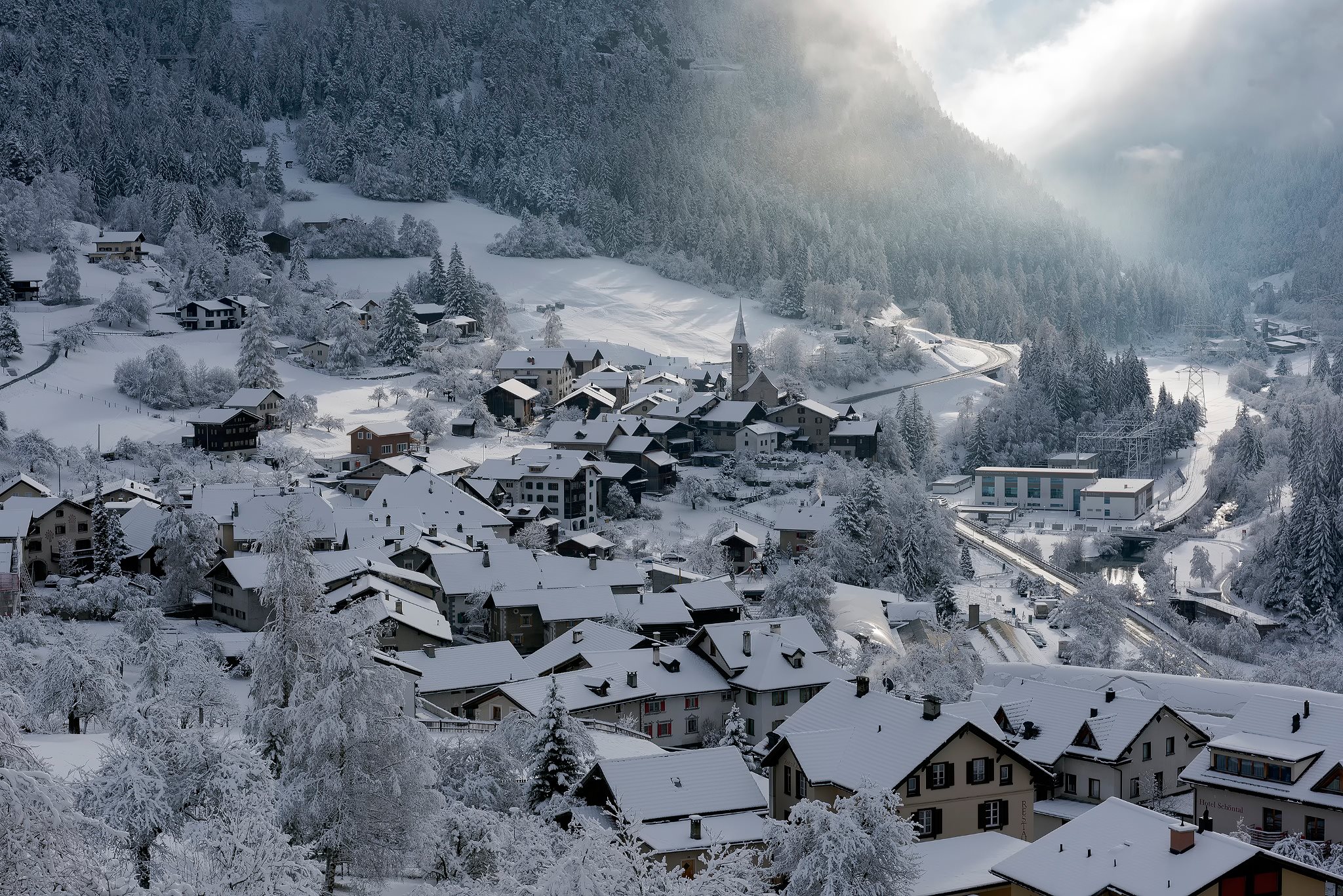 Mountain towns. Кантон Граубюнден. Filisur Швейцария. Graubunden Швейцария. Граубюнден Швейцария лес.