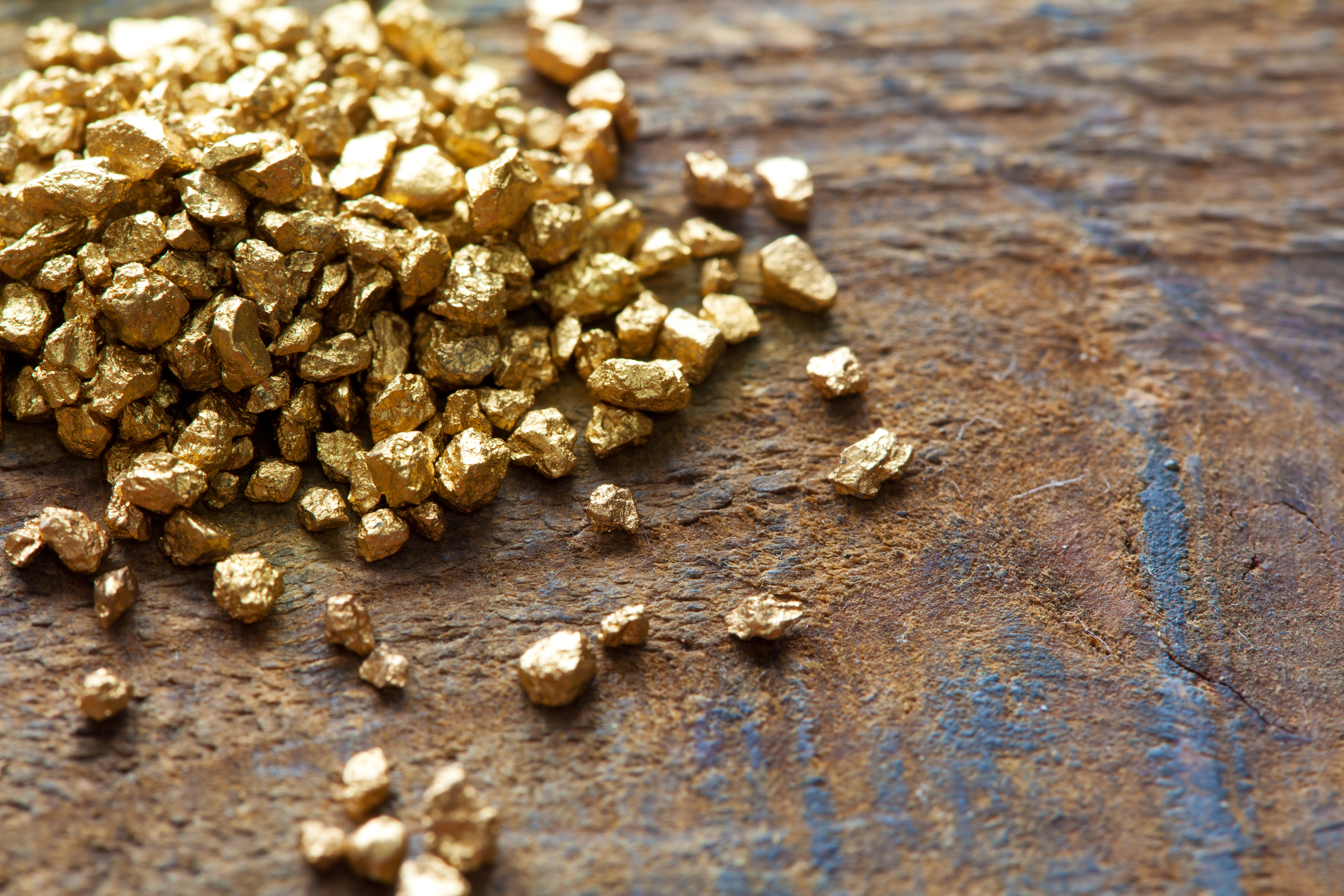 Обои металл, золото, метал, дерева, золотая, золотые самородки, metal, gold, wood, gold nuggets разрешение 4200x2800 Загрузить