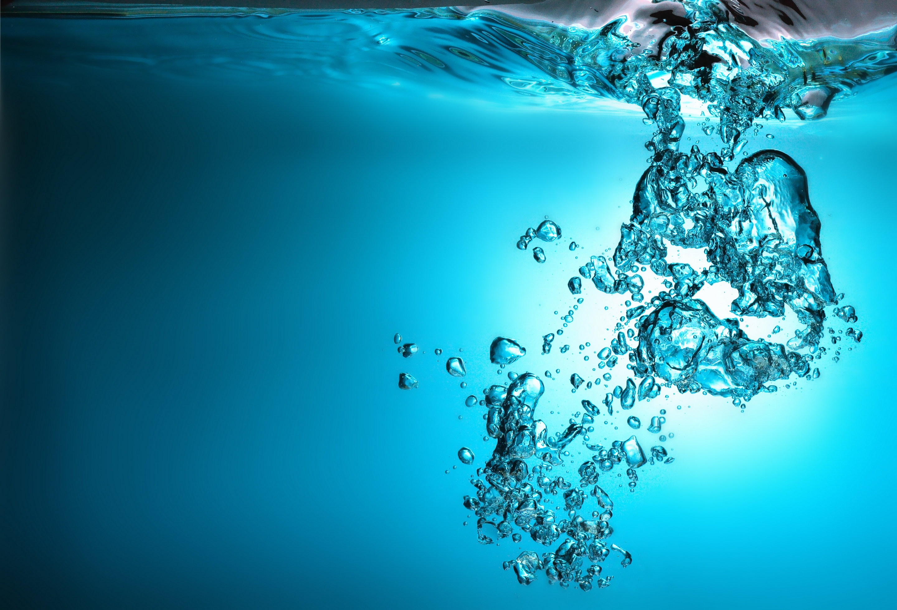 Voda. Брызги воды. Вода фон. Брызги воды на голубом фоне. Вода фото.
