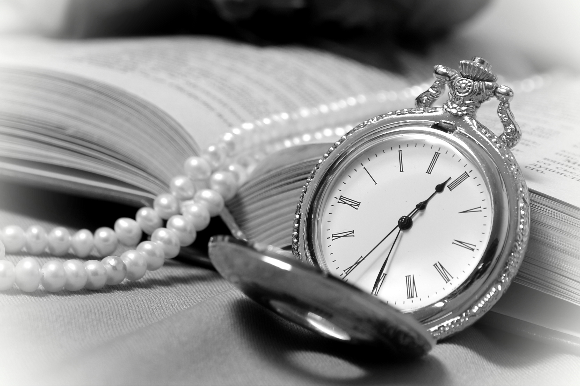 Писатели и часы. Красивые часы. Часы черно белые. Старинные часы. Часы Эстетика.