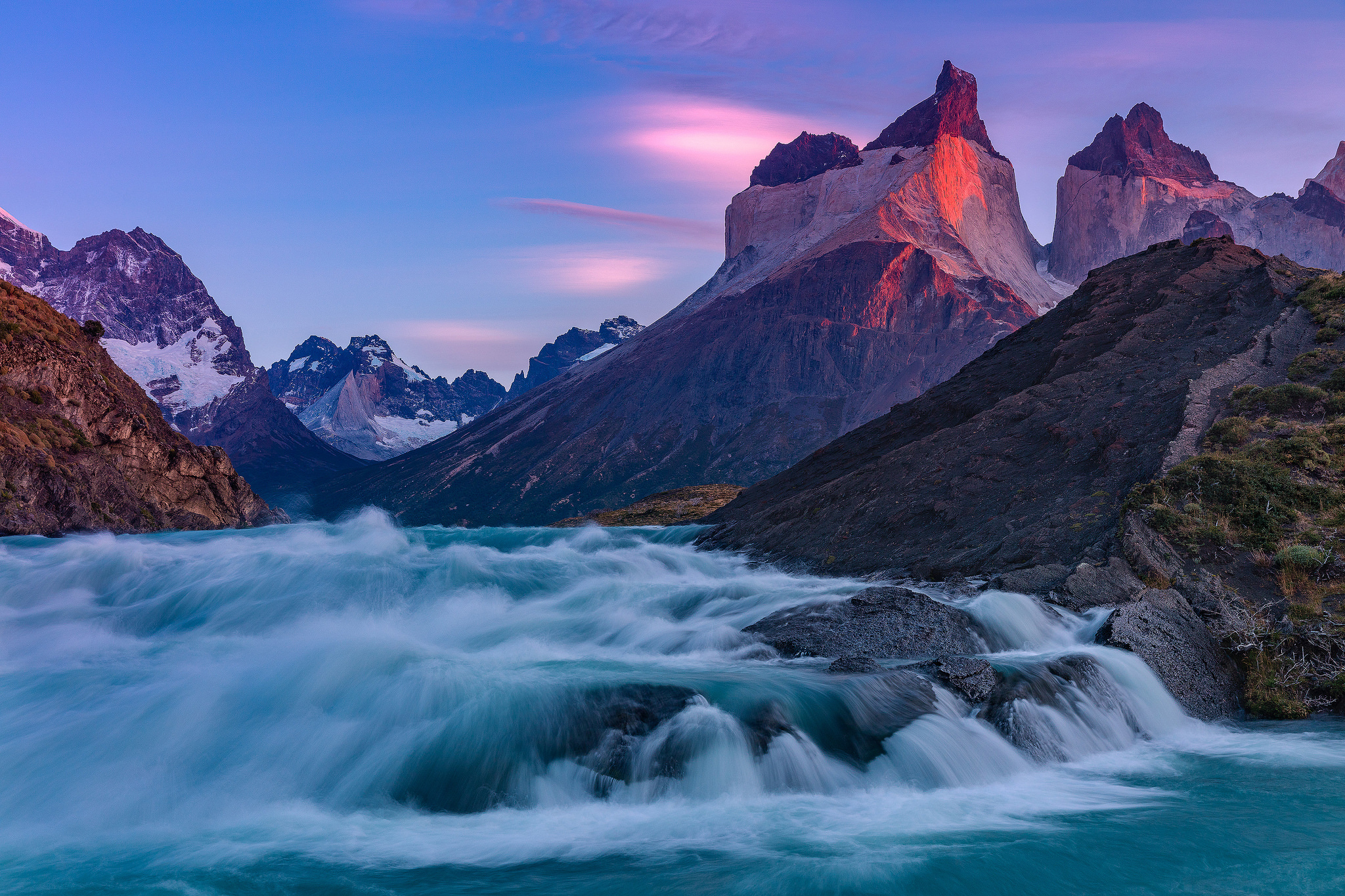 Обои чили, патагония, salto grande waterfall, paine river, torres del paine national park, водопад сальто-гранде, река пайн, торрес-дель-пайне, патогония, chile, patagonia, waterfall salto grande, river pine, torres del paine разрешение 2048x1365 Загрузить