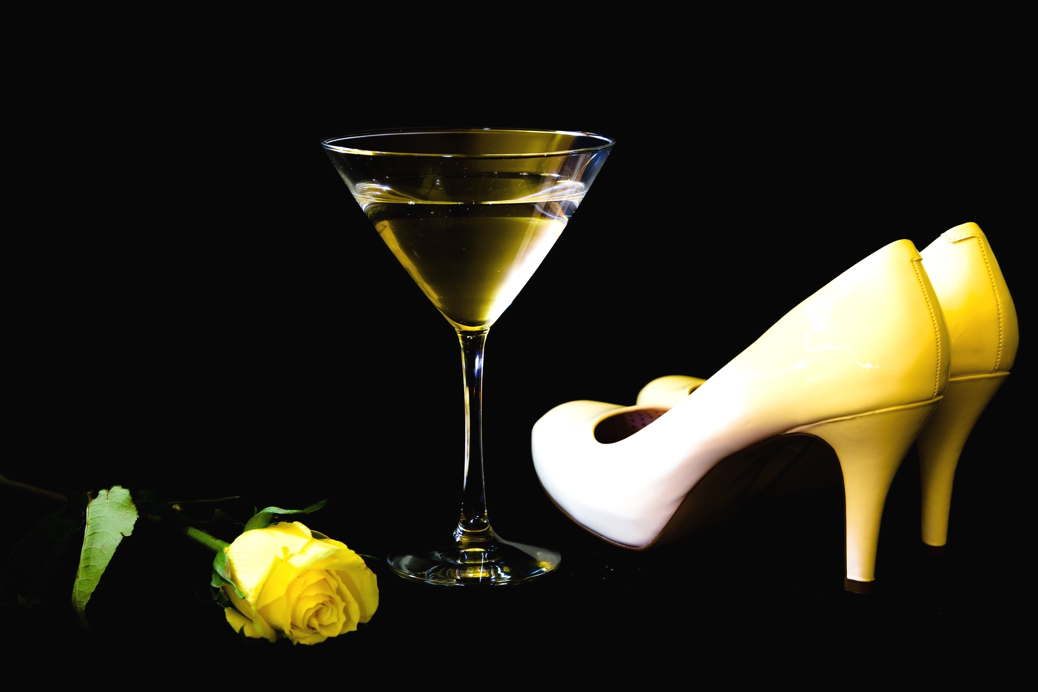 Обои роза, бокал, туфли, мартини, rose, glass, shoes, martini разрешение 2048x1365 Загрузить