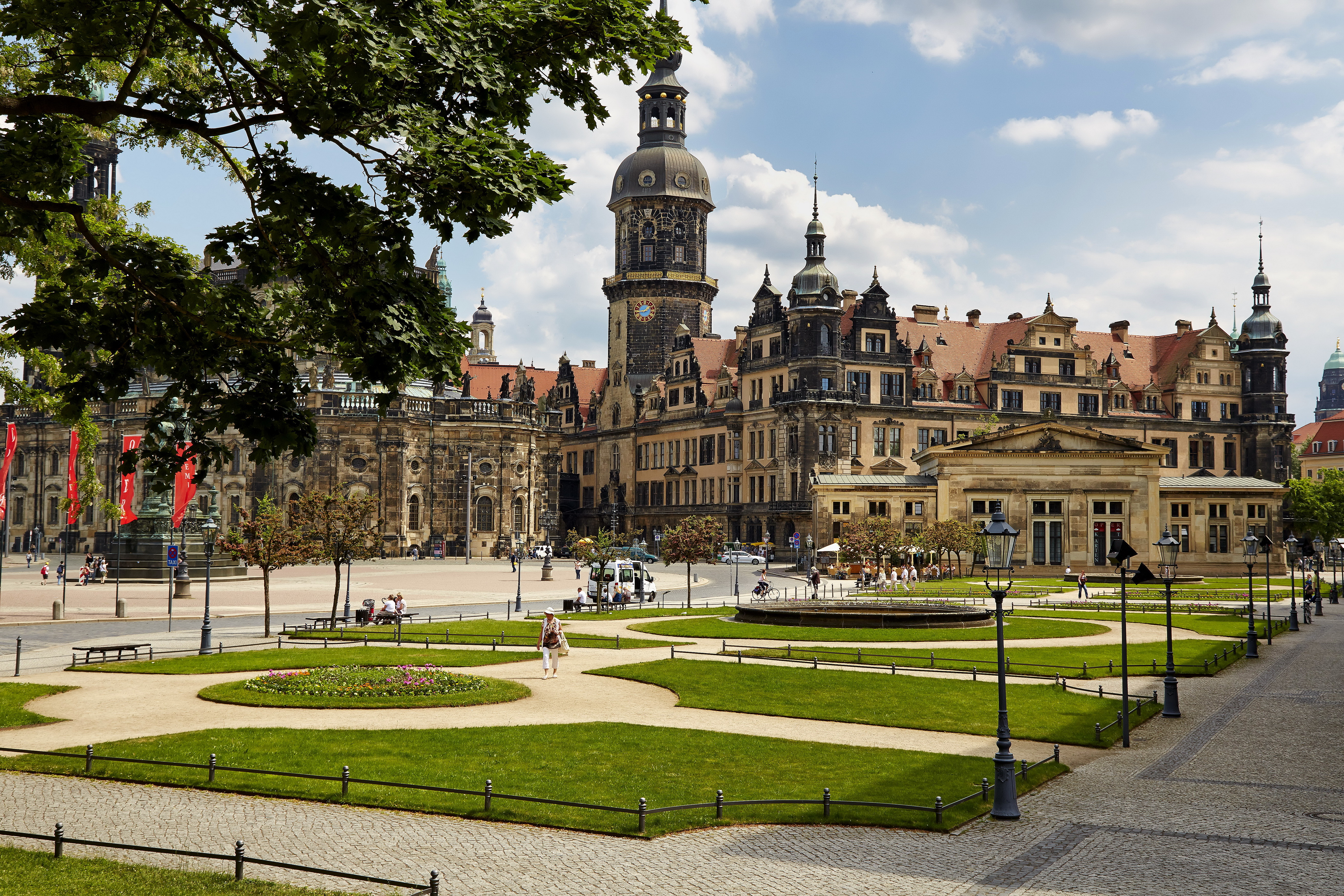 Дрезден. Германия Дрезден. Дрезден площадь города. Dresden город в Германии. Германия городские улицы Дрезден.