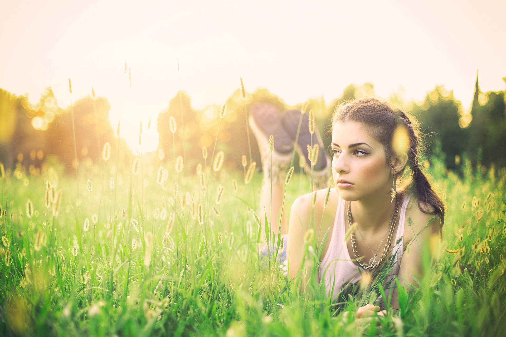 Обои солнце, девушка, поле, луг, колоски, фотограф, giuseppe terruso, the sun, girl, field, meadow, spikelets, photographer разрешение 1920x1280 Загрузить