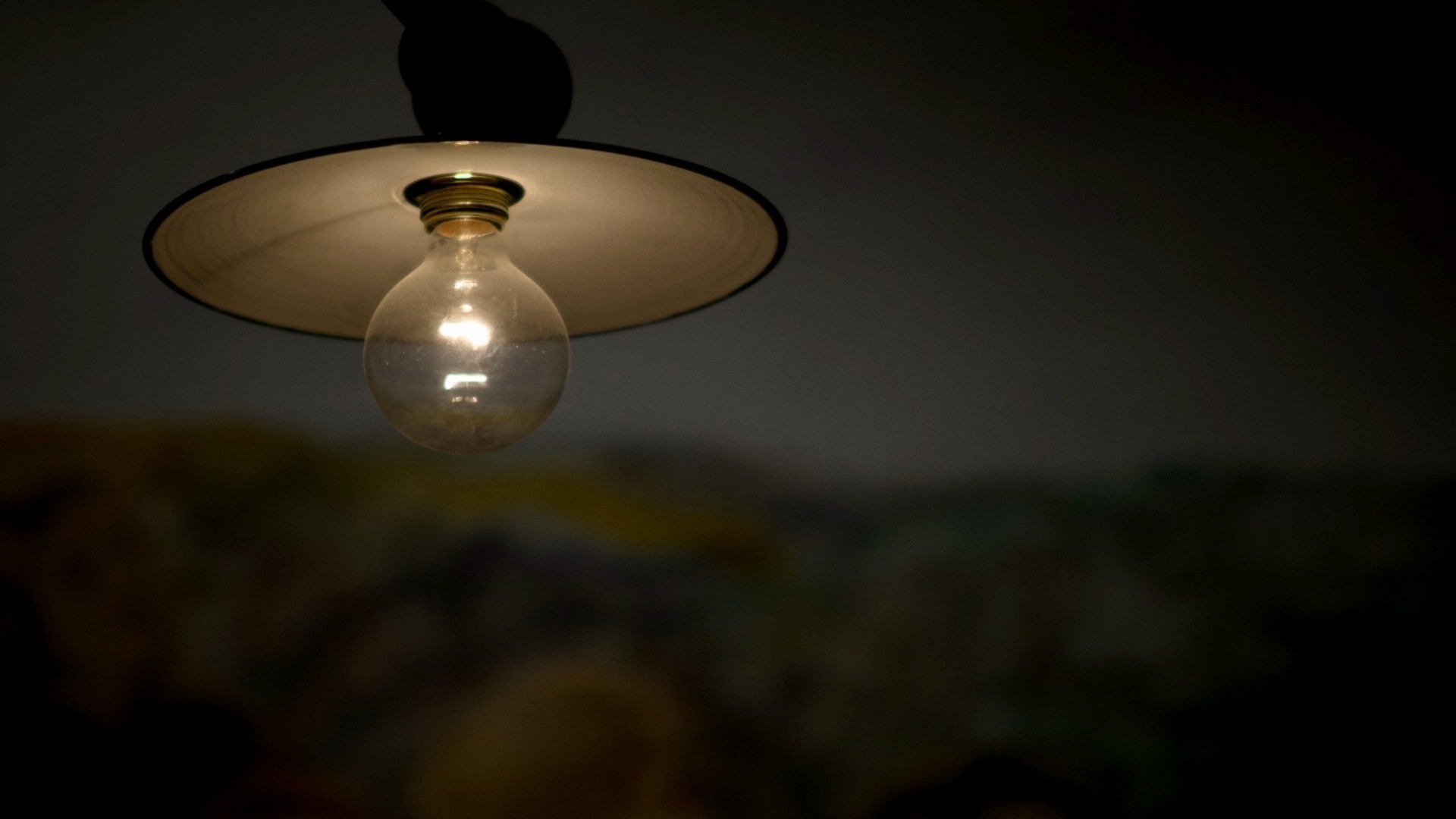 Обои мрак, фон, лампа, фонарь, лампочка, миримализм, the darkness, background, lamp, lantern, light bulb, minimalism разрешение 1920x1080 Загрузить