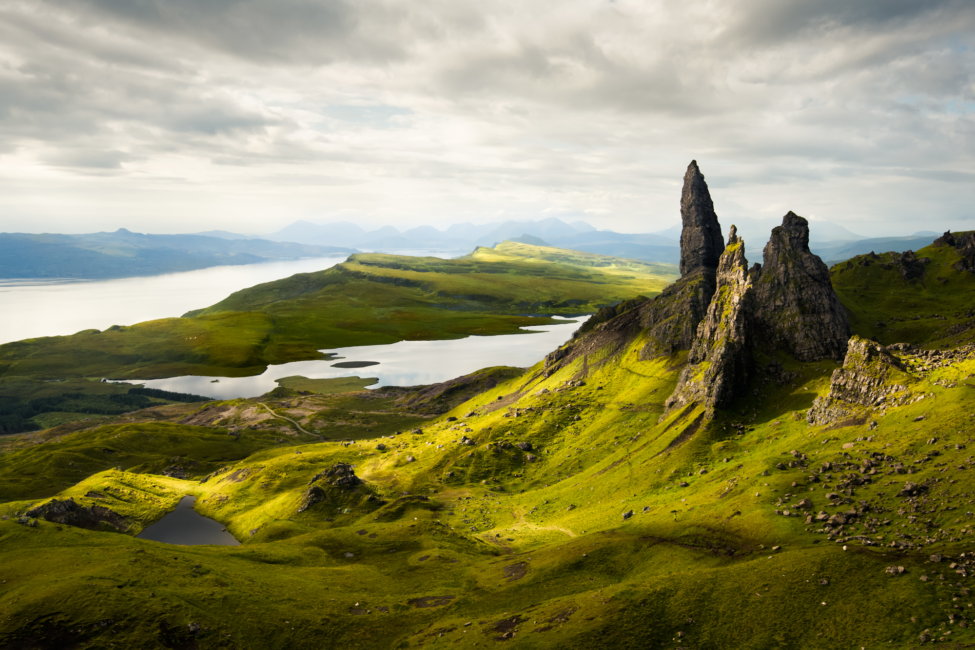 Шотландия это. Шотландия ландшафт. Old man of Storr Шотландия. Scotland Шотландия. Фунзи Шотландия.