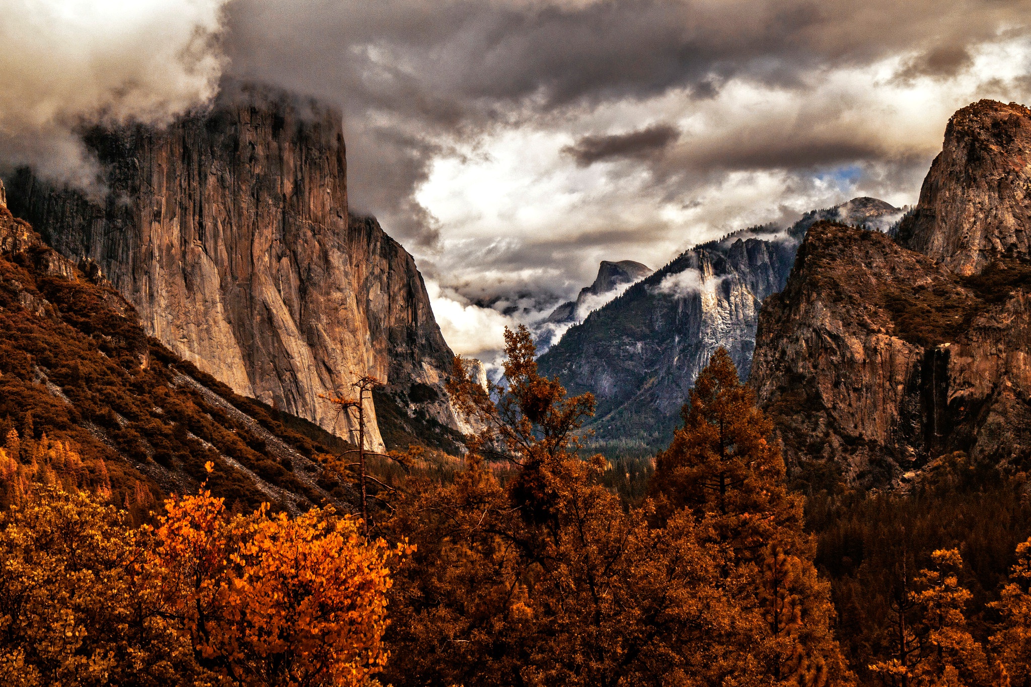 Обои деревья, горы, осень, сша, калифорния, йосемити, trees, mountains, autumn, usa, ca, yosemite разрешение 2048x1365 Загрузить