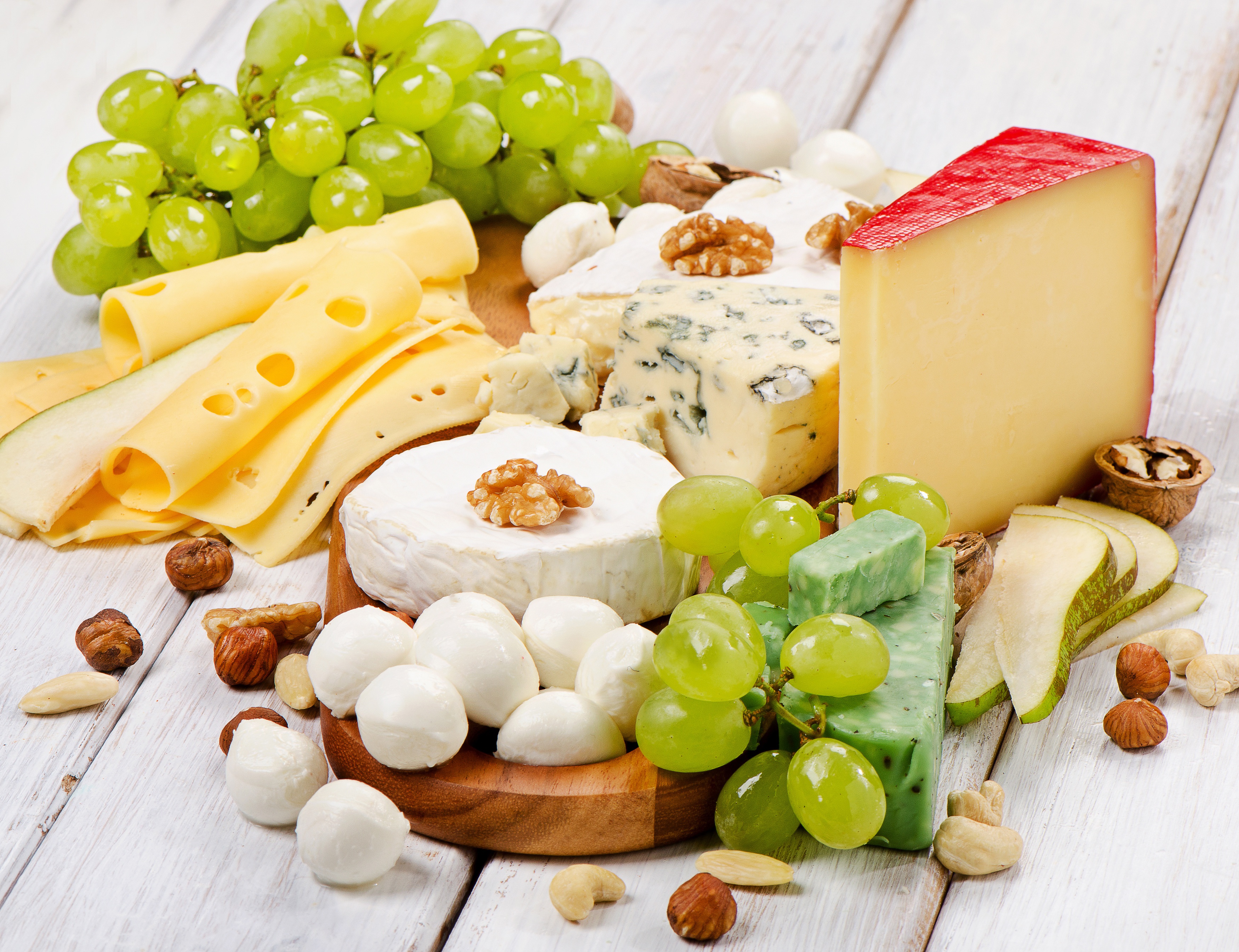 Обои орехи, виноград, сыр, nuts, grapes, cheese разрешение 3500x2690 Загрузить