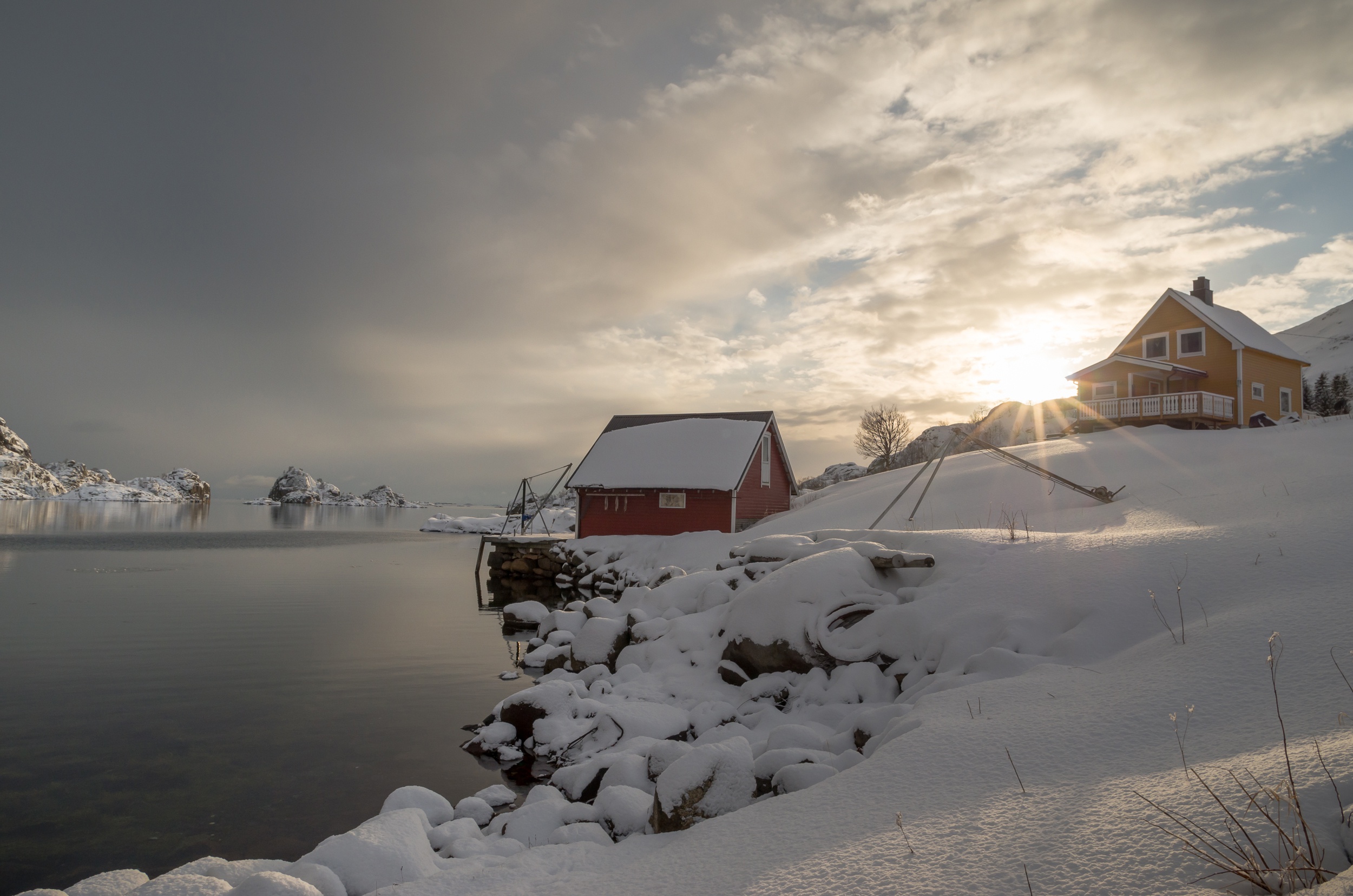 Зимний остров. Вардё (коммуна, Норвегия). Снежная деревня в Норвегии. Норвегия деревня зимой. Нордланд Норвегия.
