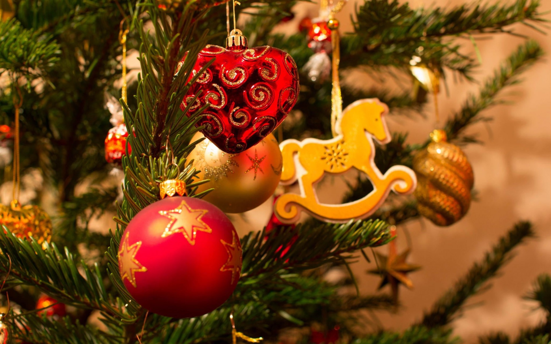Обои новый год, елка, хвоя, ветки, рождество, елочные игрушки, лошадка, new year, tree, needles, branches, christmas, christmas decorations, horse разрешение 1920x1200 Загрузить