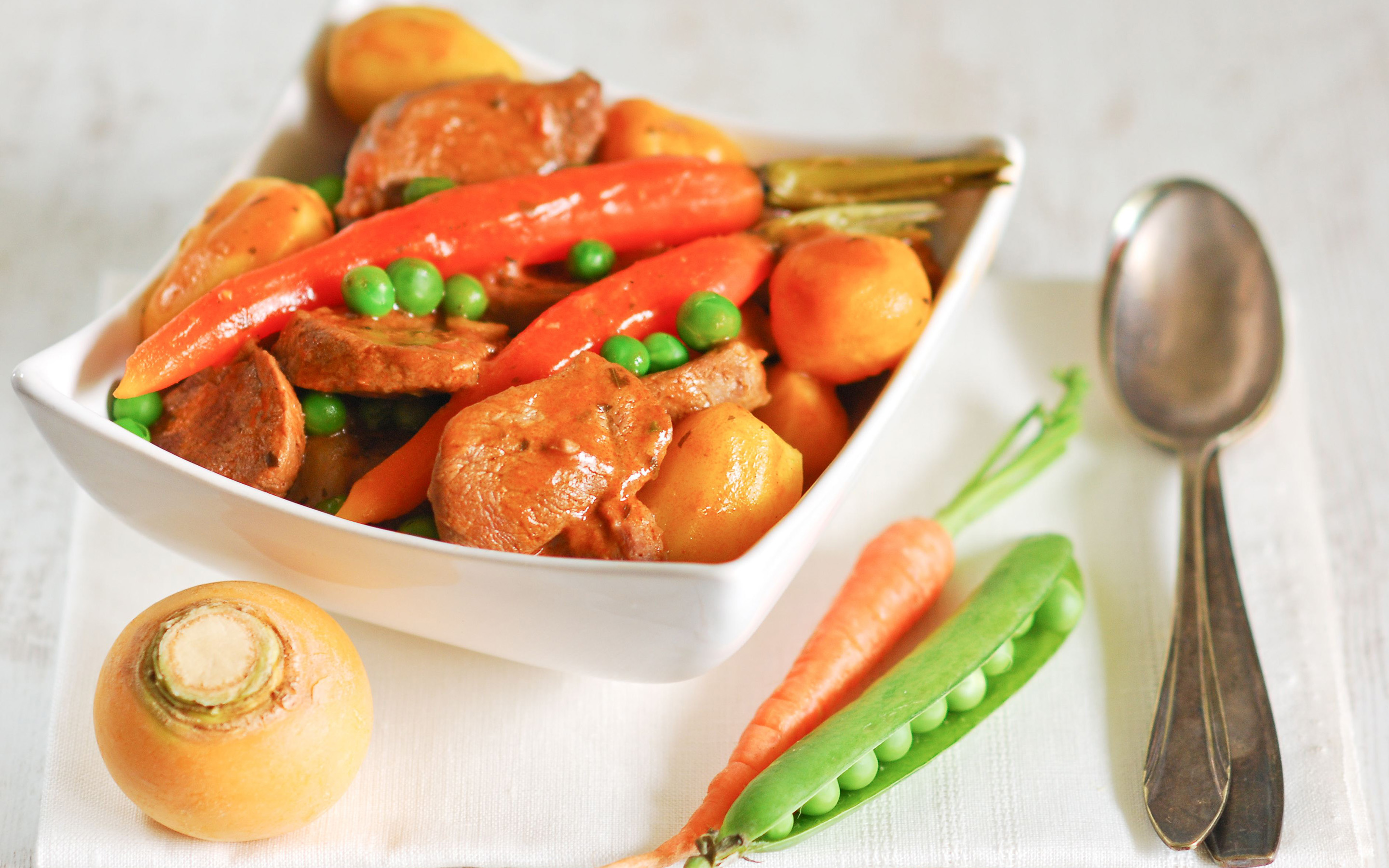 Мясо со овощами. Медовое мясо с морковкой. Мясо с морковкой в медовом соусе. Овощи для Оливье. Navarin d'agneau.