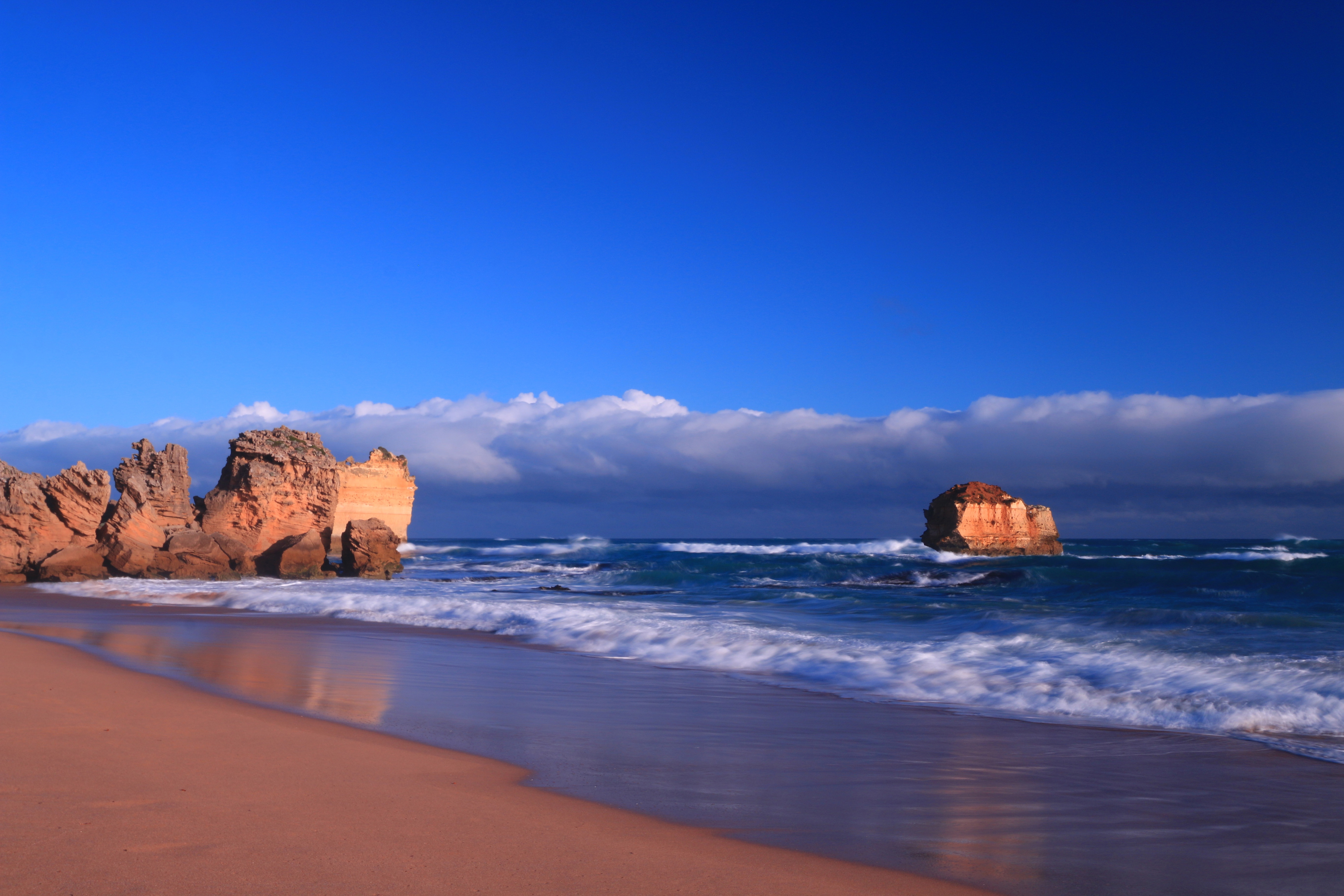 Обои небо, облака, скалы, волны, море, пляж, горизонт, the sky, clouds, rocks, wave, sea, beach, horizon разрешение 5472x3648 Загрузить