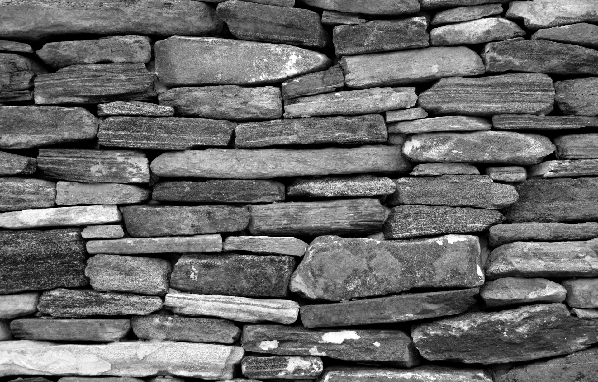 Обои камни, фон, стена, чёрно-белое, камень, каменная кладка, stones, background, wall, black and white, stone разрешение 1920x1227 Загрузить