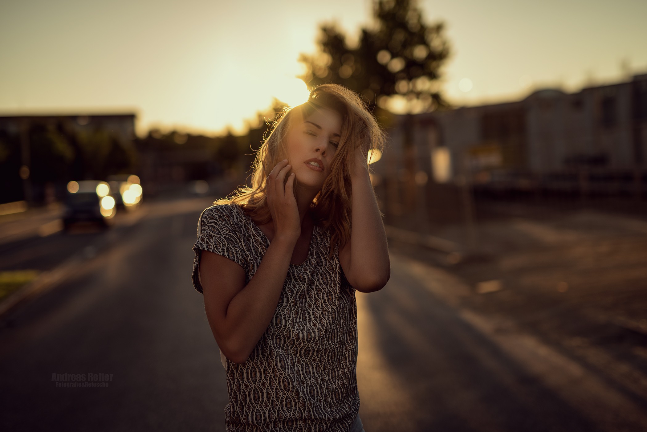 Woman focus. Женщина дорога взгляд.