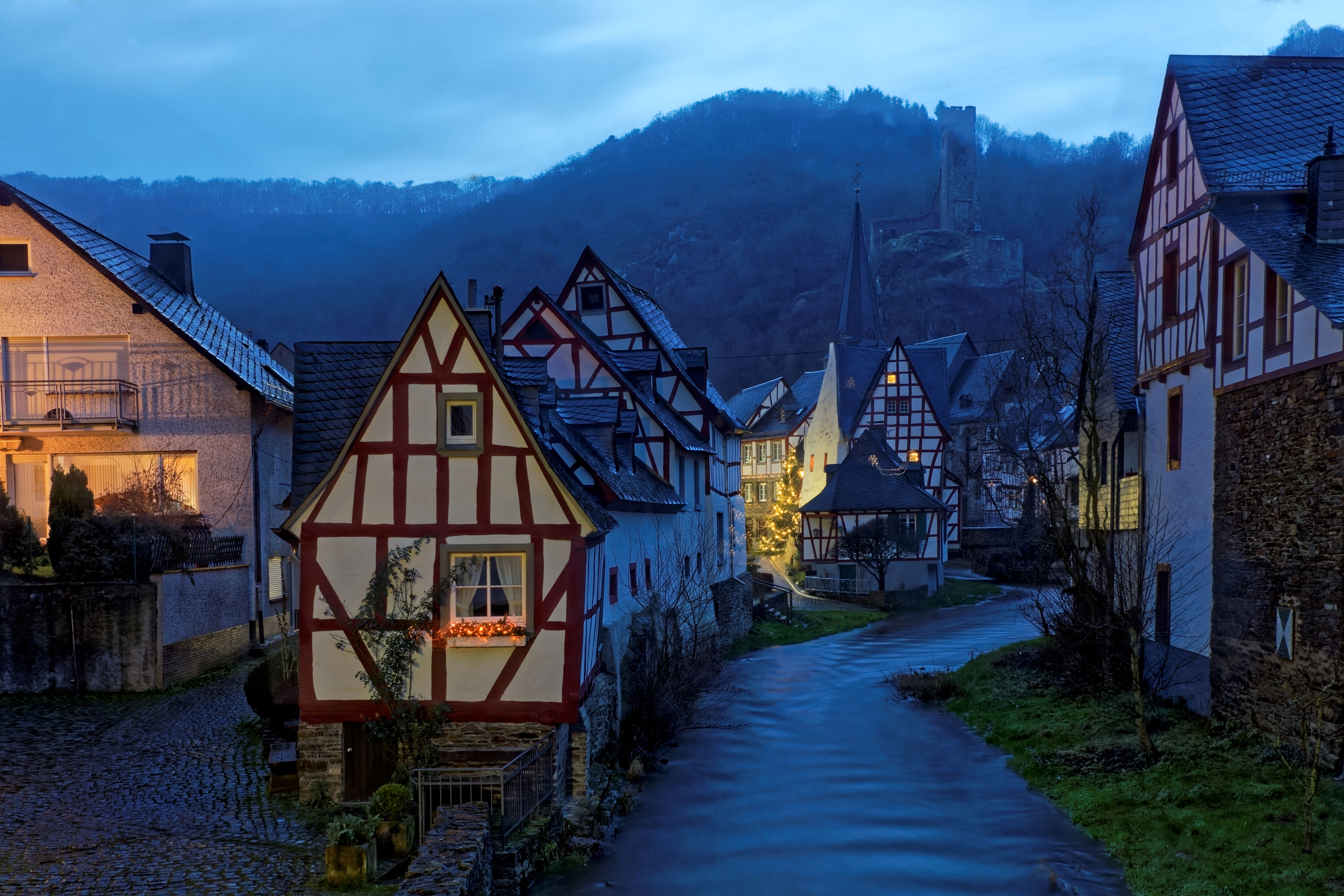 Beautiful germany. Провинции Германии. Монреаль Германия. Германия бланкезен деревня. Монреаль Франция деревня.