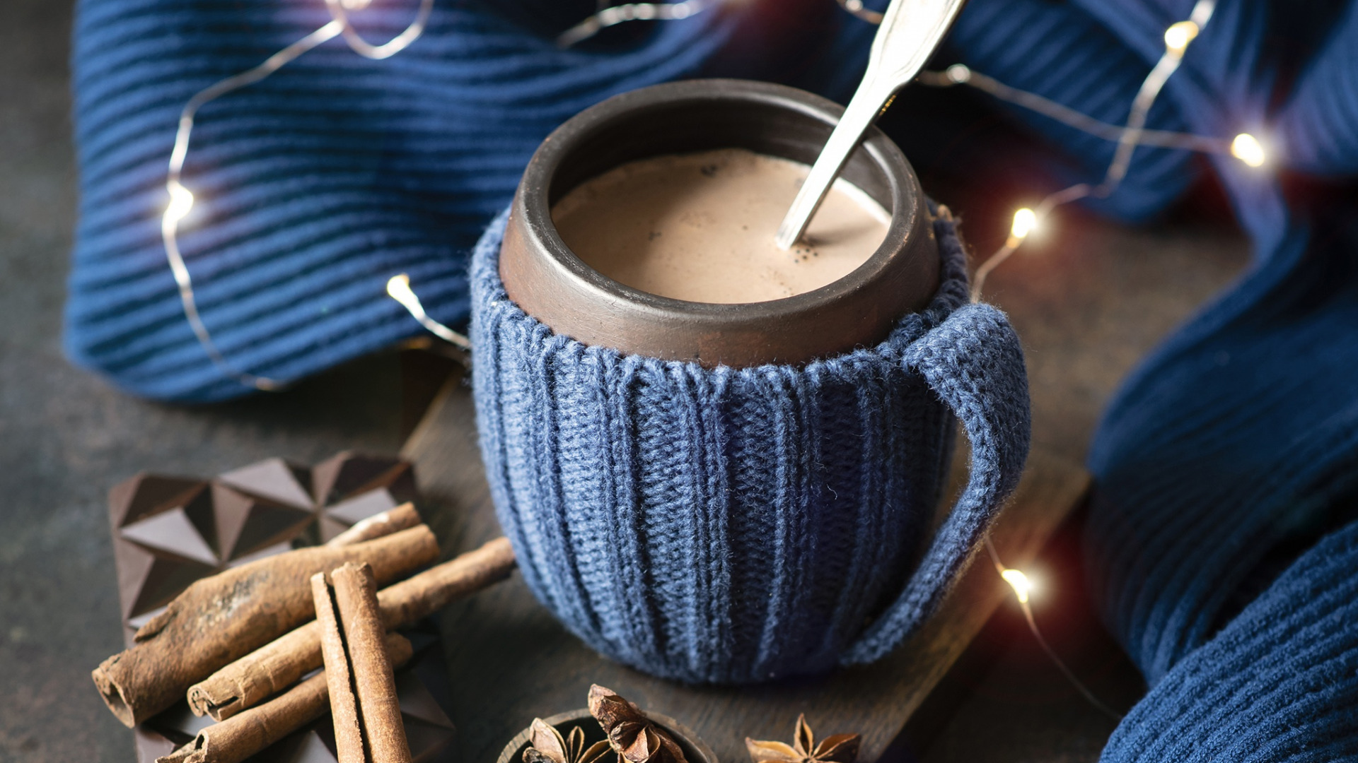 Обои зима, корица, кофе, шоколад, гирлянда, горячий, winter, cinnamon, coffee, chocolate, garland, hot разрешение 1920x1080 Загрузить