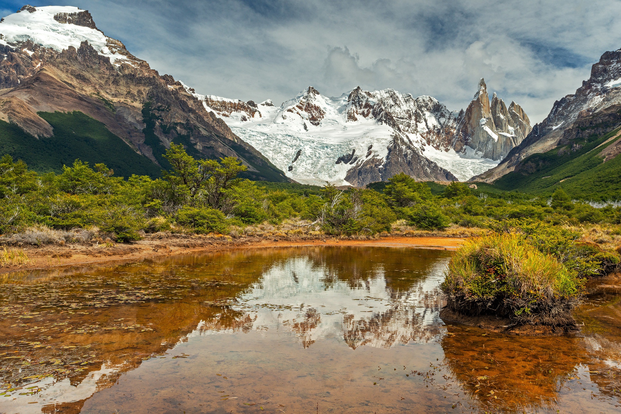 Обои озеро, горы, скалы, аргентина, патагония, lake, mountains, rocks, argentina, patagonia разрешение 2048x1367 Загрузить