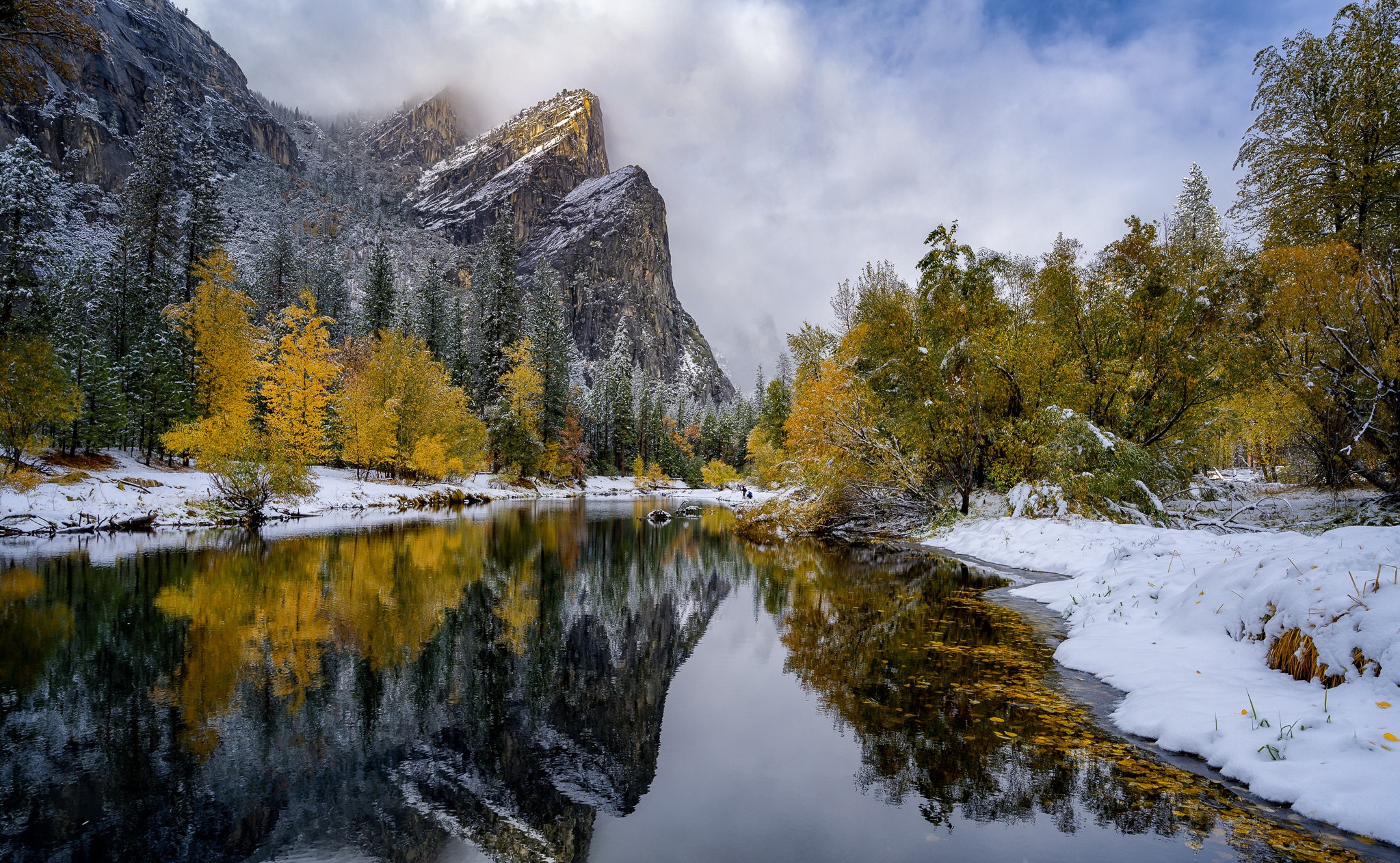 Обои река, горы, river, mountains разрешение 2047x1263 Загрузить